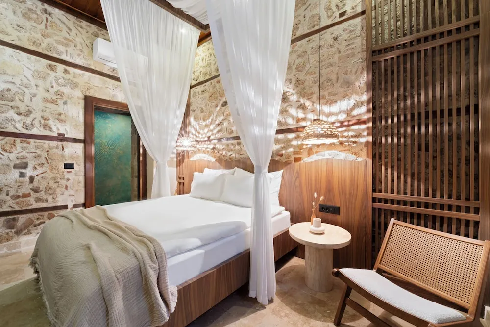 Deluxe Street Room