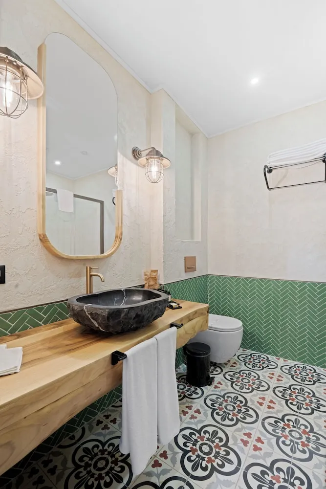 Deluxe Street Room