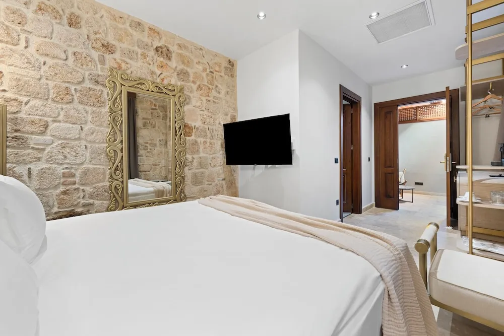 Deluxe Street Room