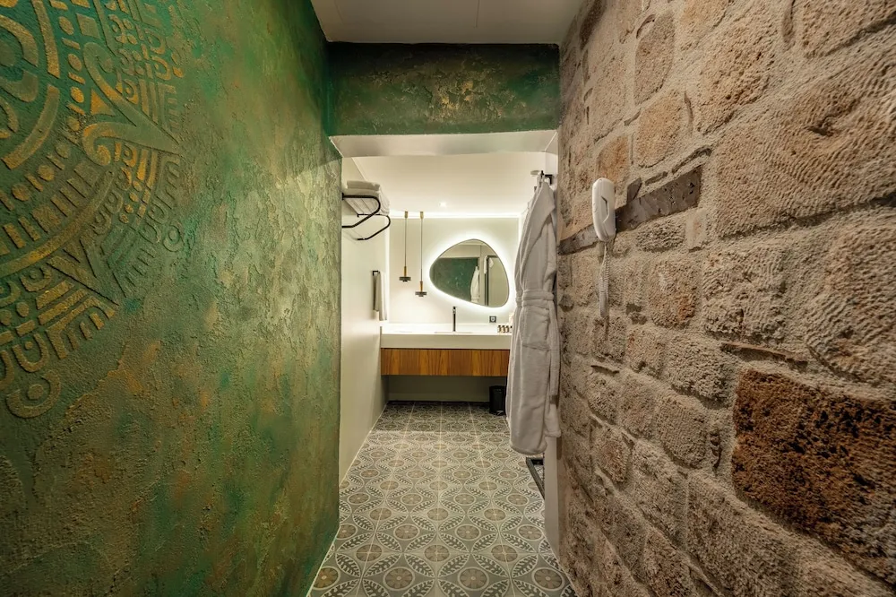 Deluxe Street Room