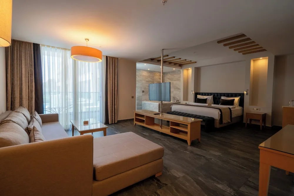 Honeymoon Süit, Sıcak Su Küveti
