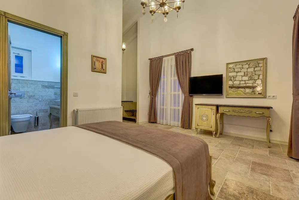 Luxury Süit, 1 Büyük (Queen) Boy Yatak, Sıcak Su Küveti, Havuz Manzaralı