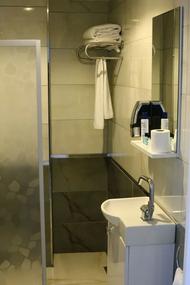 Standard Üç Kişilik Oda, Özel Banyo