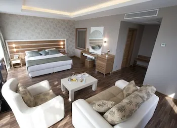 Fourway Hotel SPA & Restaurant