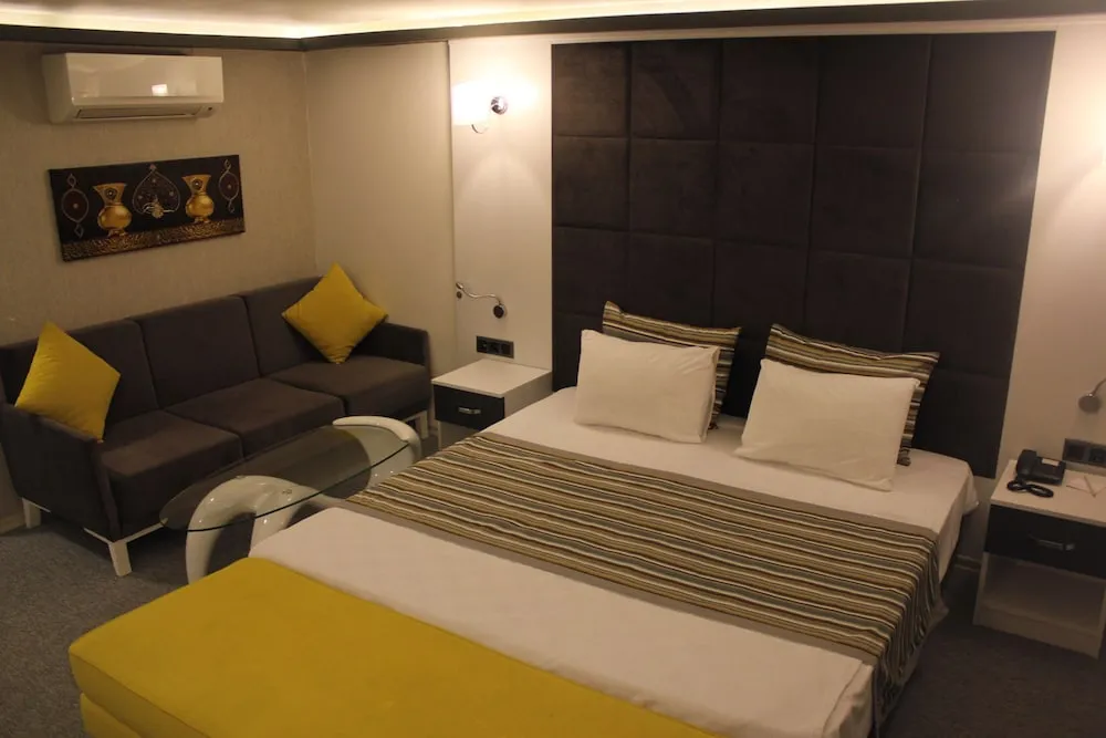 Deluxe Üç Kişilik Oda