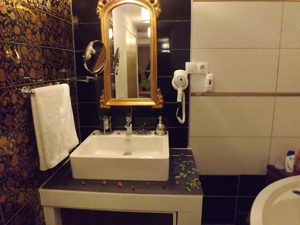 Standard Tek Büyük Yataklı Oda