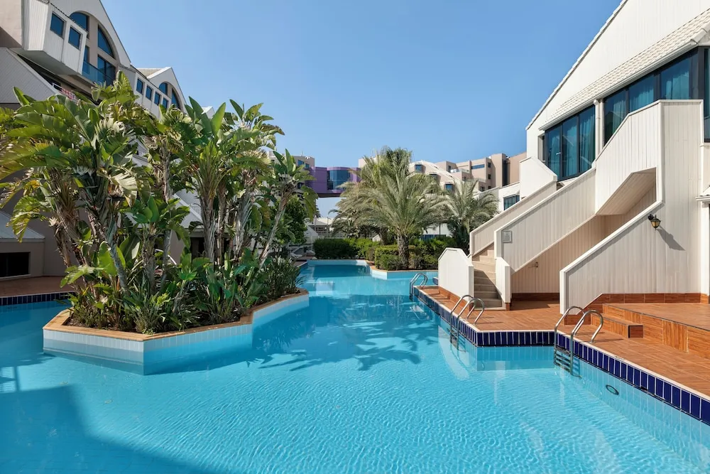 Lake Suite Swim Up