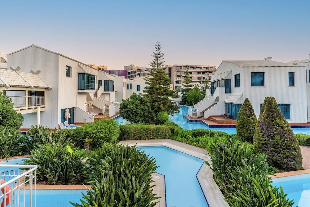 Deluxe Superior Pool Access