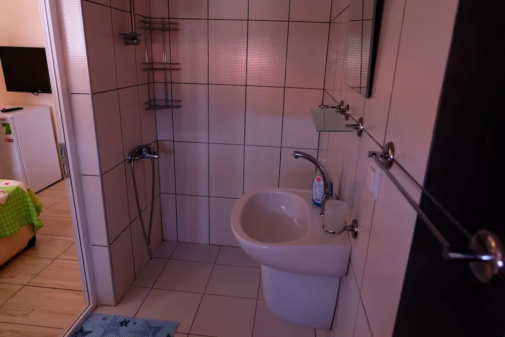 Traditional Tek Büyük Yataklı Oda