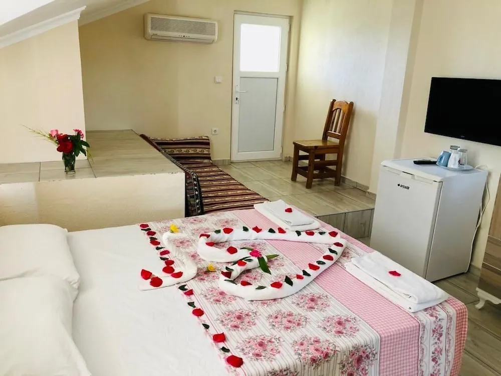 Traditional Tek Büyük Yataklı Oda