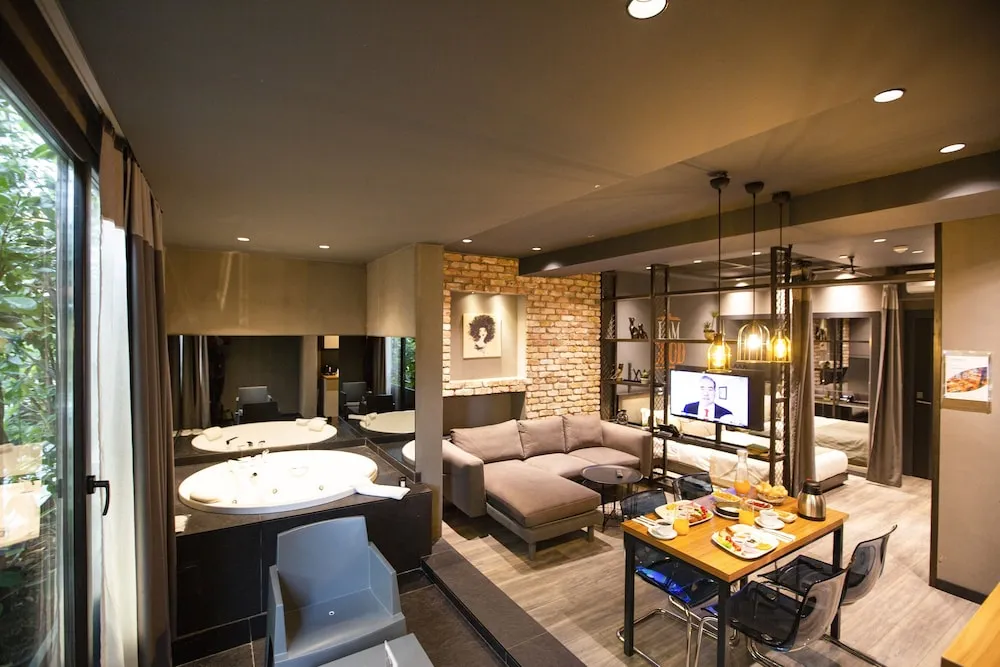 Junior Jacuzzi Suite