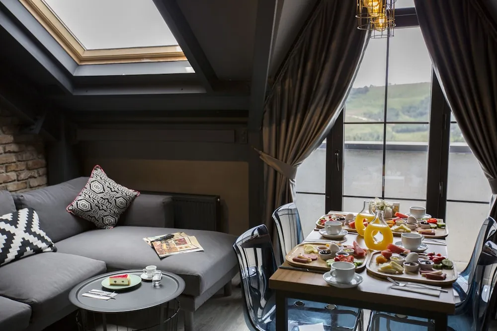 Çatı Katı Süiti (Penthouse)