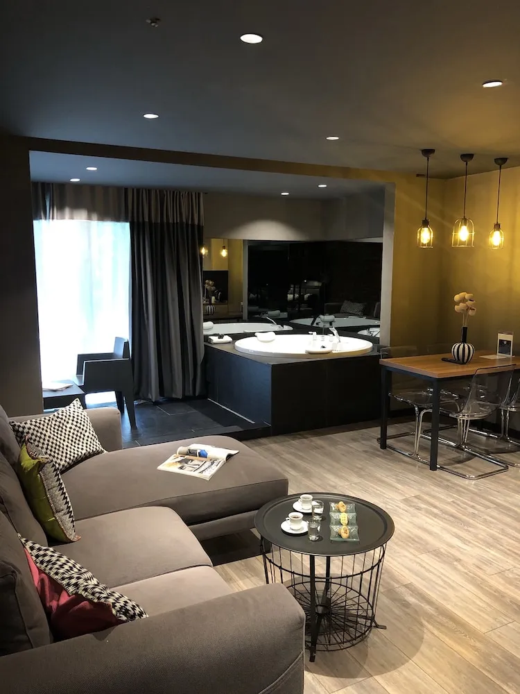 Jakuzi Suite