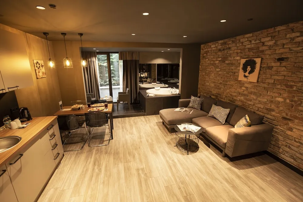 Jakuzi Suite