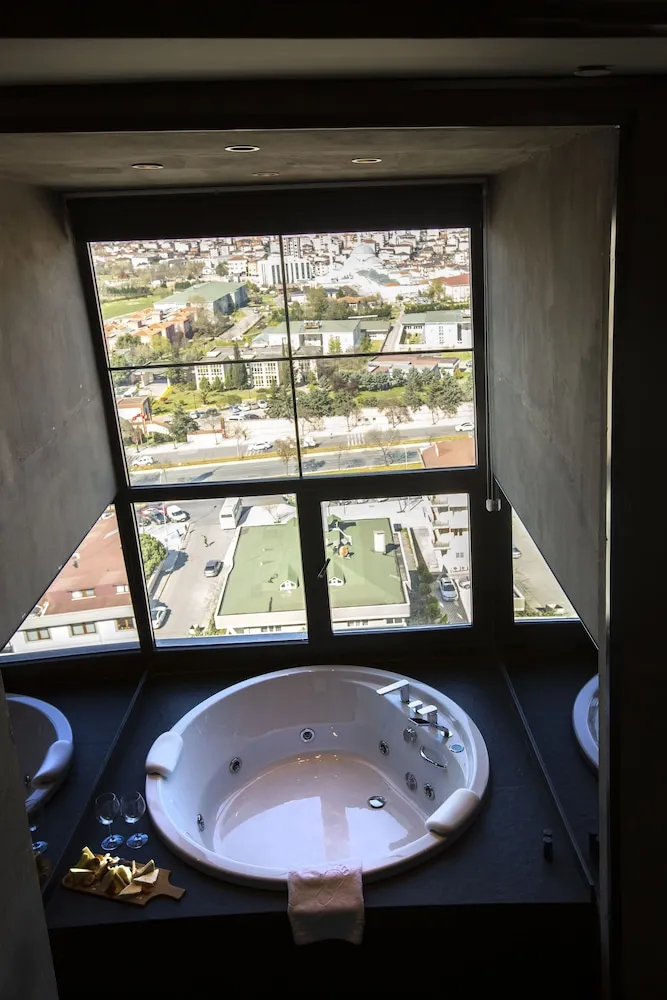Loft Suite With Jacuzzi