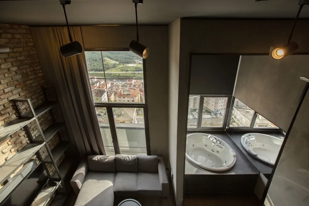 Loft Suite With Jacuzzi
