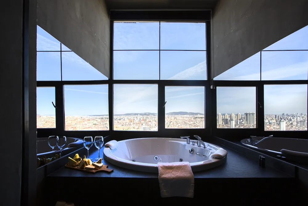 Loft Suite With Jacuzzi