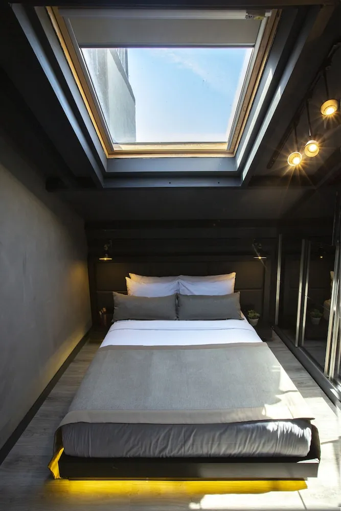 Corner Suite With Jacuzzi Land View