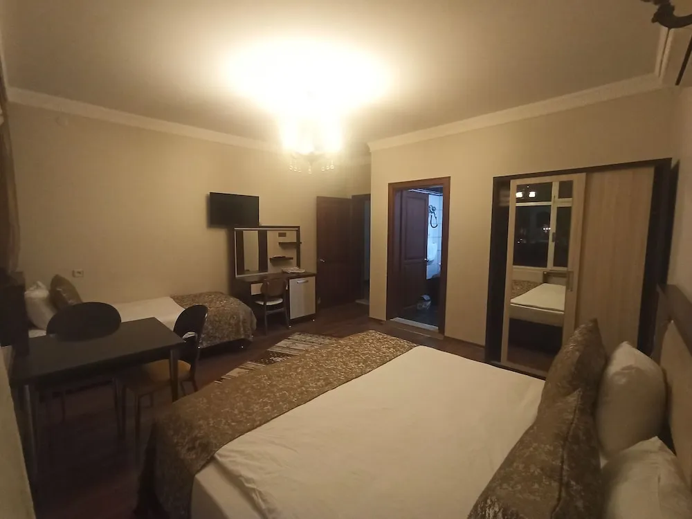 TRIPLE ROOM WITH RIVER VIEW