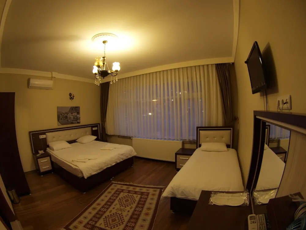 TRIPLE ROOM WITH RIVER VIEW
