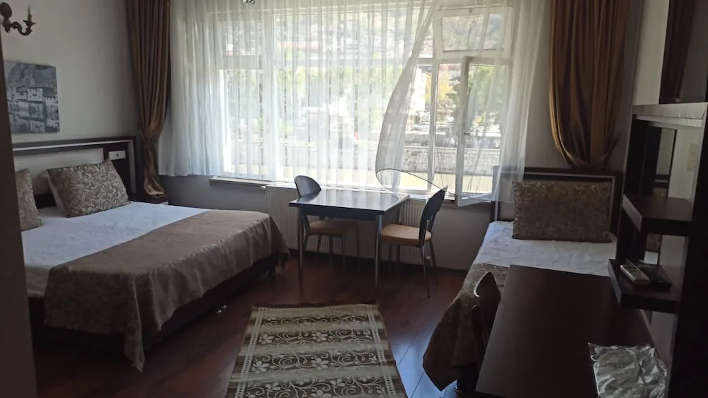 TRIPLE ROOM WITH RIVER VIEW