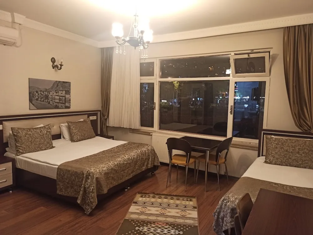 TRIPLE ROOM WITH RIVER VIEW
