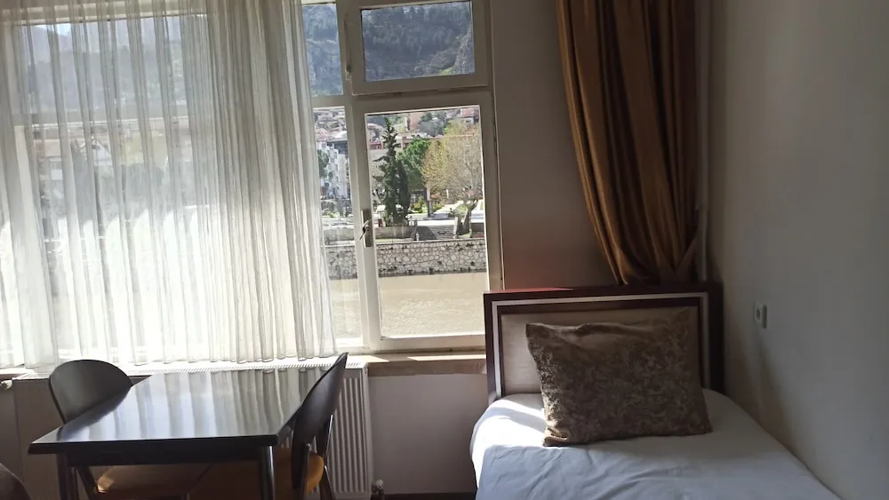 TRIPLE ROOM WITH RIVER VIEW
