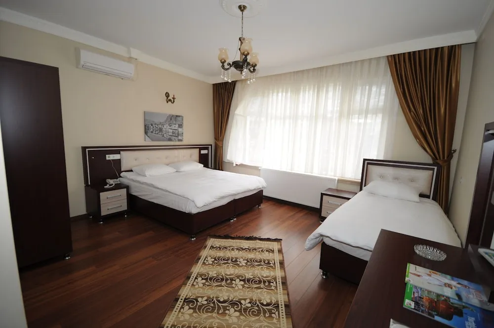 TRIPLE ROOM WITH RIVER VIEW
