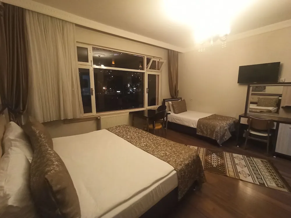 TRIPLE ROOM WITH RIVER VIEW