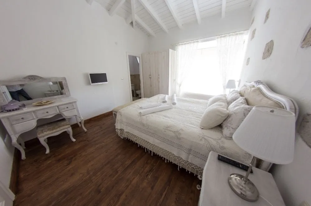 Deluxe Üç Kişilik Oda (Bay Window)