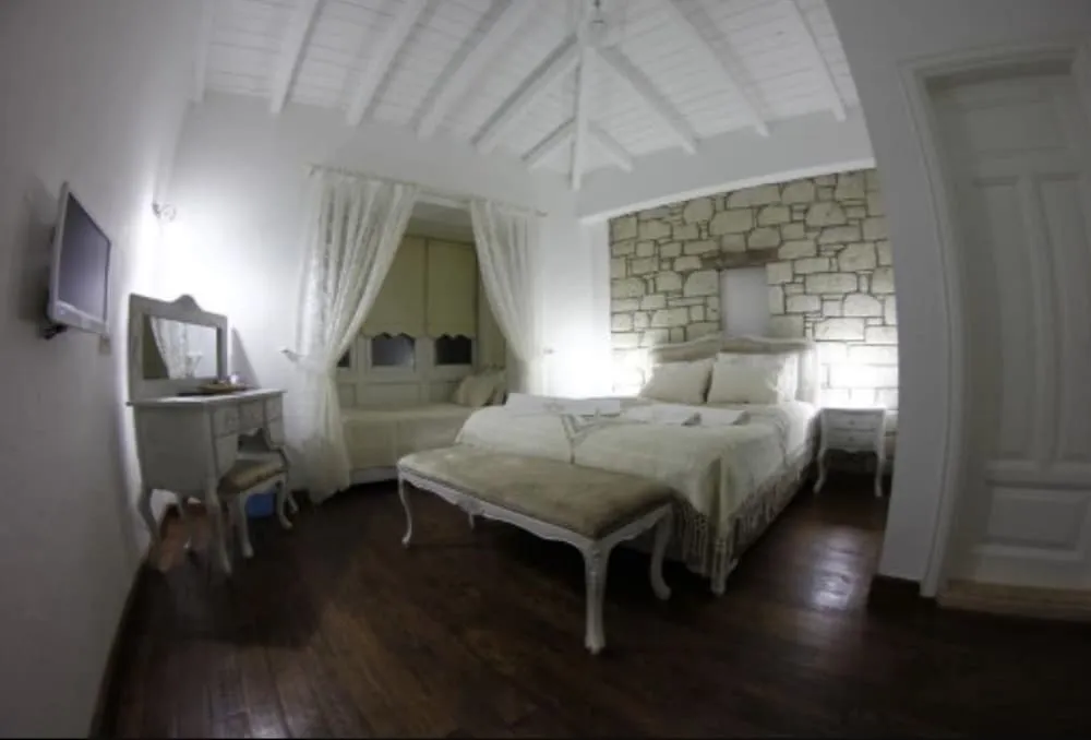 Deluxe Üç Kişilik Oda (Bay Window)