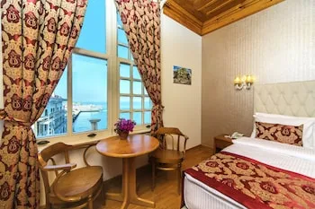Mom Hotel