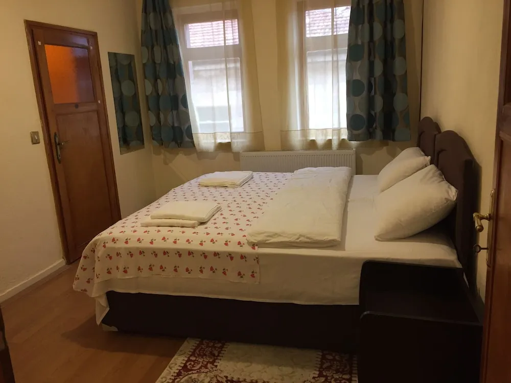 Classic Tek Büyük Yataklı Oda