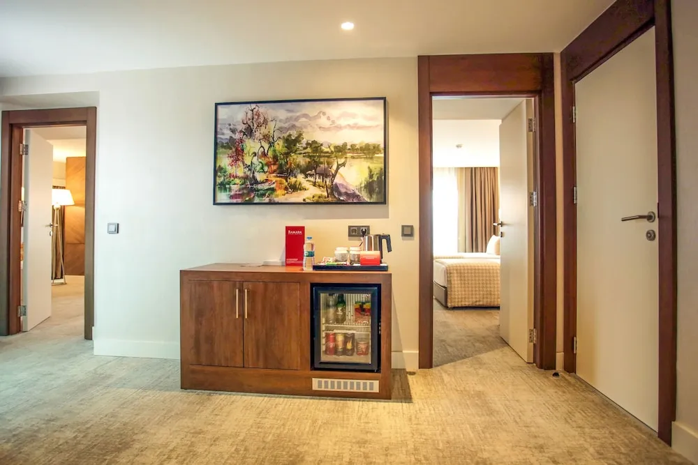 Süit, 2 Yatak Odası, Sigara İçilebilir (1 King Bed and 1 Twin Bed)