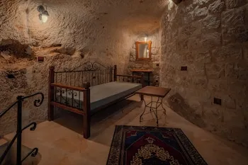 Aydınlı Cave House