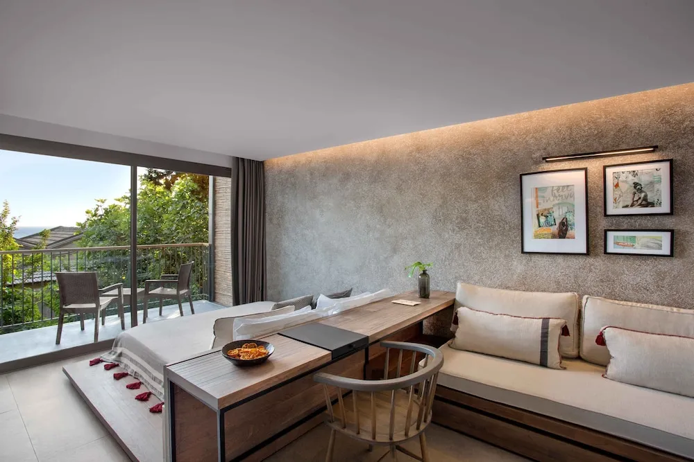 Premium Family Connection Partially Sea View