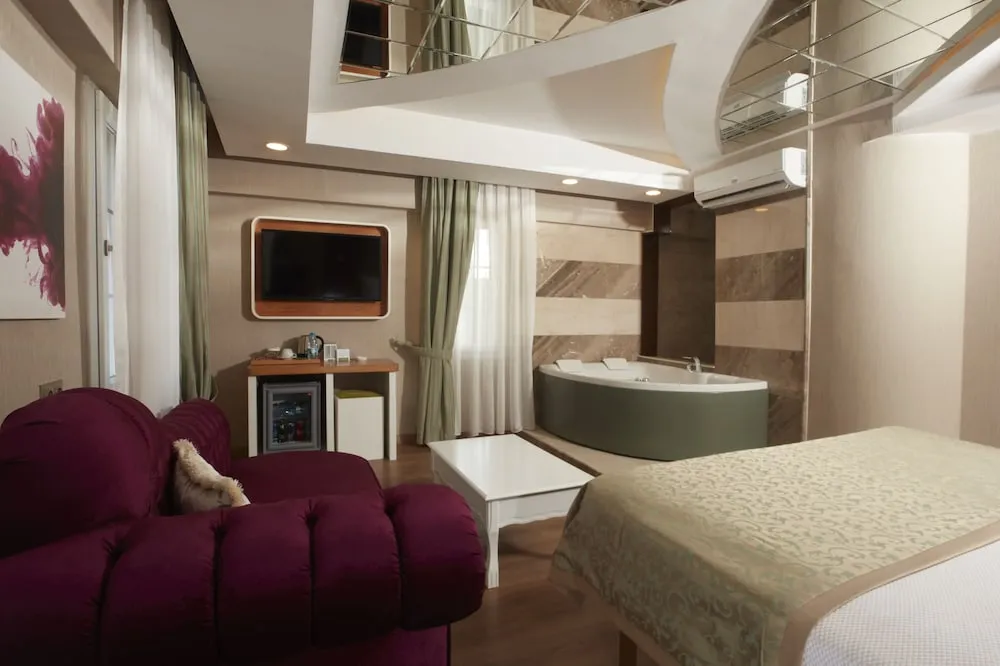 Tek Büyük veya İki Ayrı Yataklı Oda