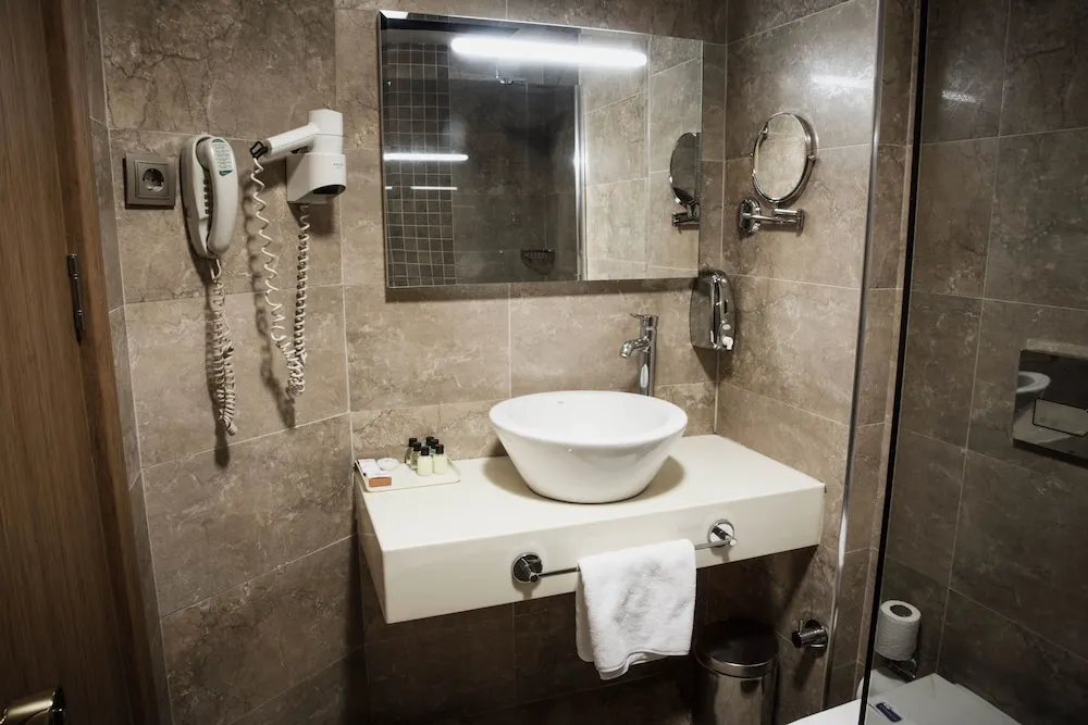 Standard Büyük Yataklı Tek Kişilik Oda, Engellilere Uygun, Sigara İçilebilir