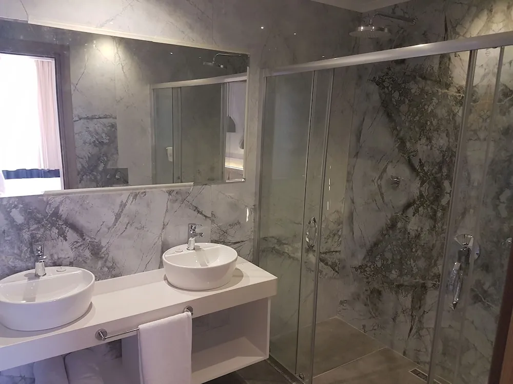 Deluxe Dört Kişilik Oda