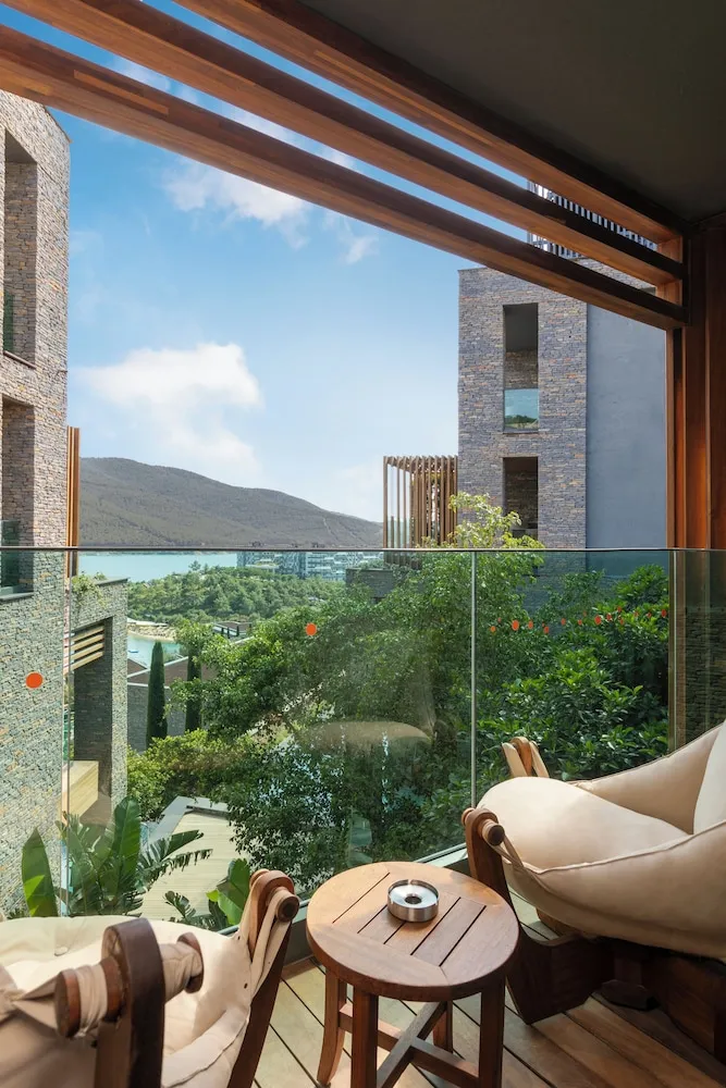 Superior Land View