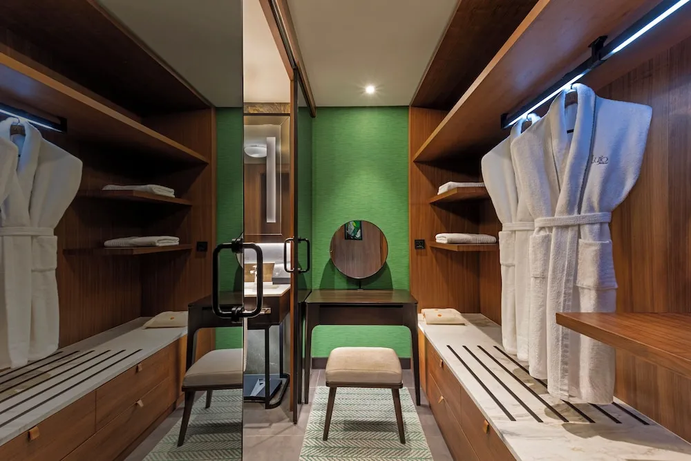 Deluxe Oda, Kısmi Deniz Manzaralı
