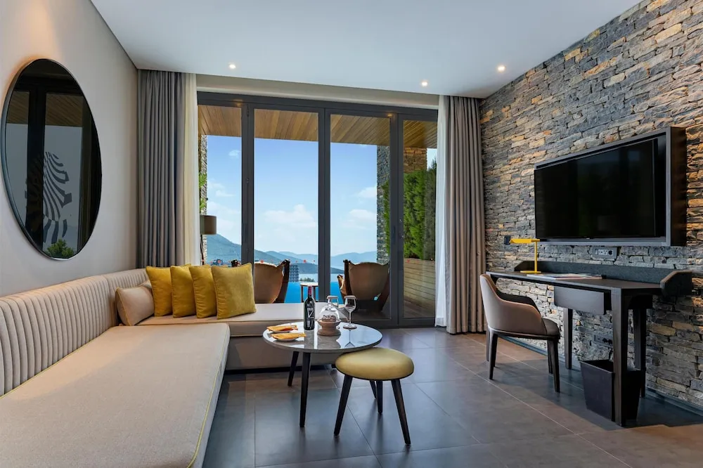 Laguna Deluxe Room Sea View - Swim Up