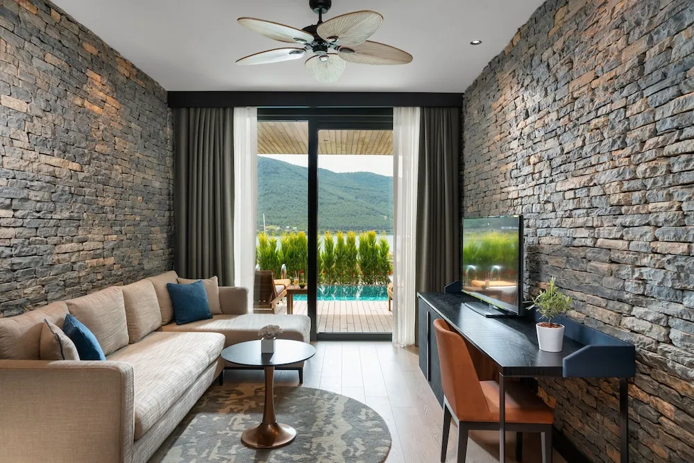 Laguna Family Duplex Suite (Lujo Edition)