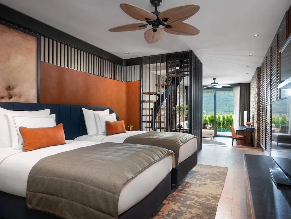 Laguna Family Duplex Suite (Lujo Edition)