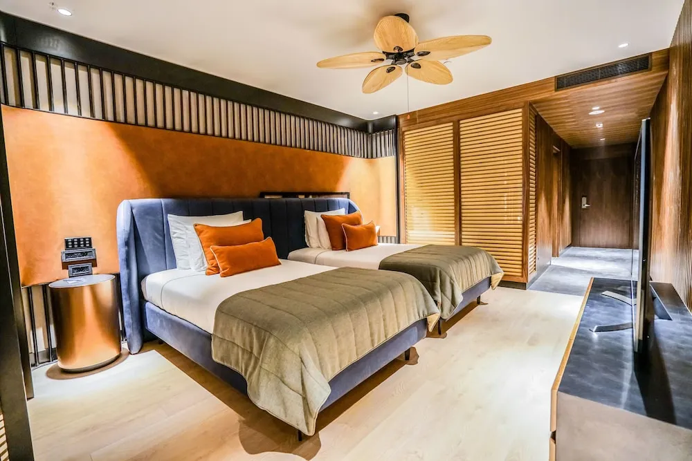 Laguna Family Duplex Suite (Lujo Edition)