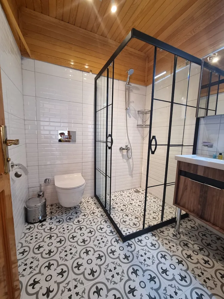 Apart Daire, 2 Yatak Odası, Mutfak, Bahçe Manzaralı