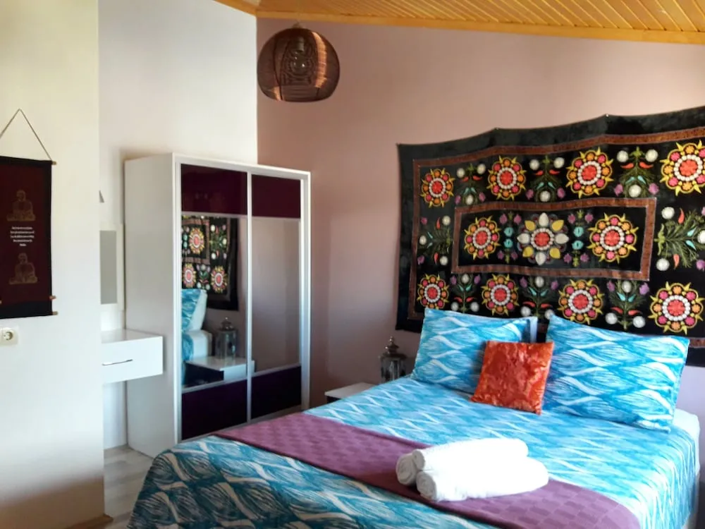 Apart Daire, 2 Yatak Odası, Mutfak, Bahçe Manzaralı