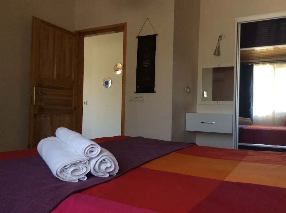 Apart Daire, 2 Yatak Odası, Mutfak, Bahçe Manzaralı