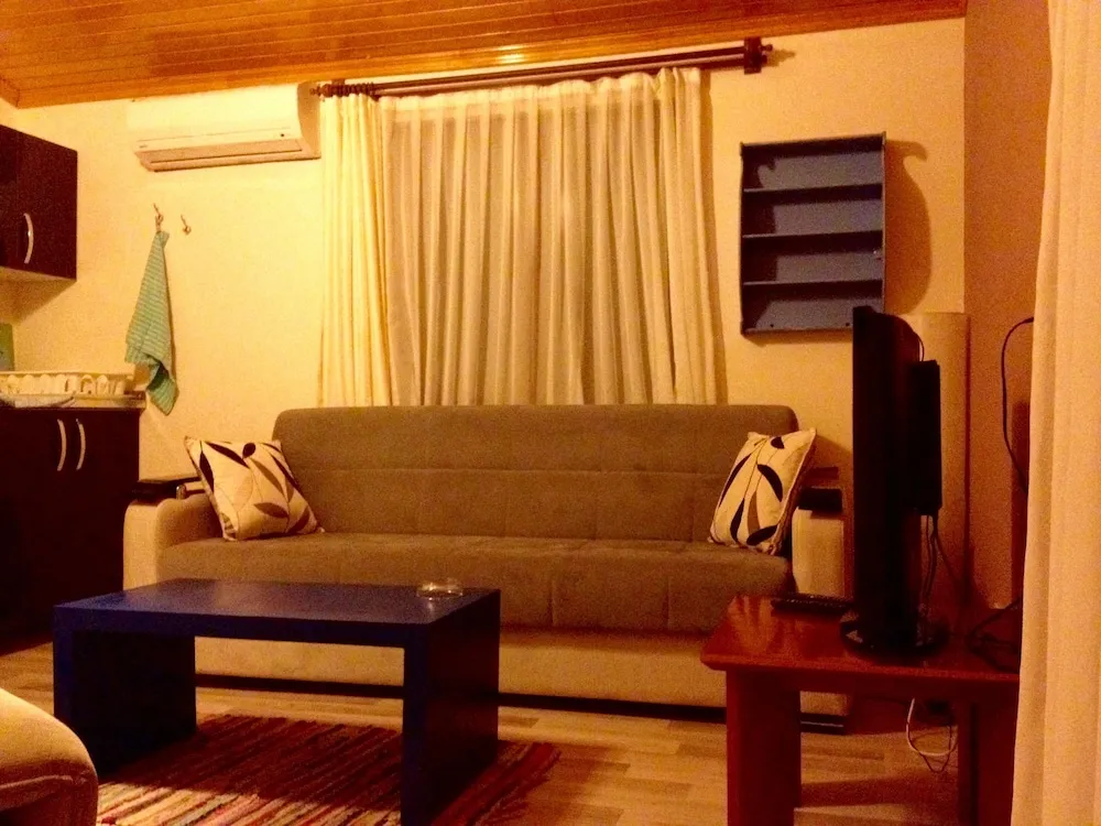 Apart Daire, 2 Yatak Odası, Mutfak, Bahçe Manzaralı
