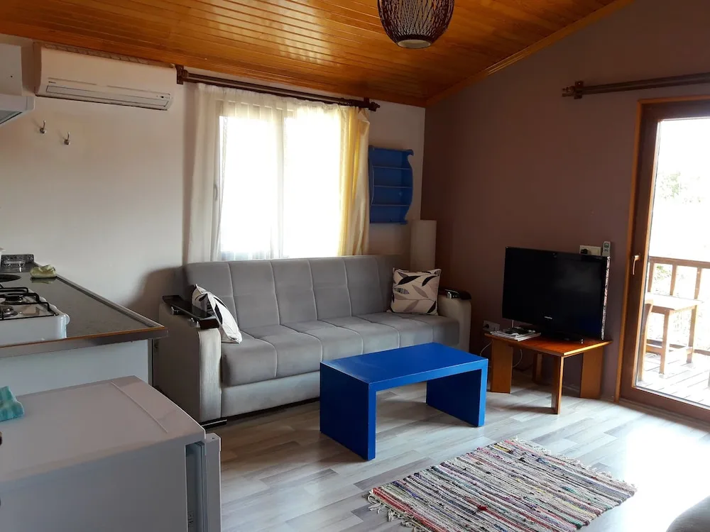 Apart Daire, 2 Yatak Odası, Mutfak, Bahçe Manzaralı